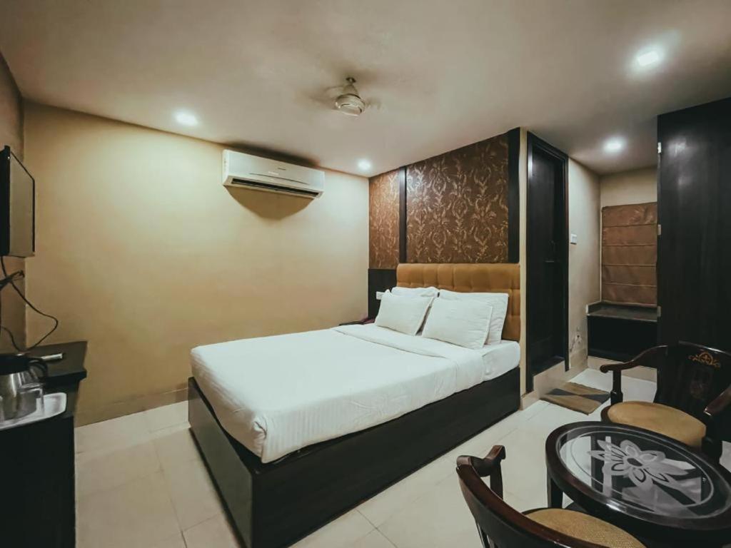 Hotel S L E Residency Варанасі Екстер'єр фото