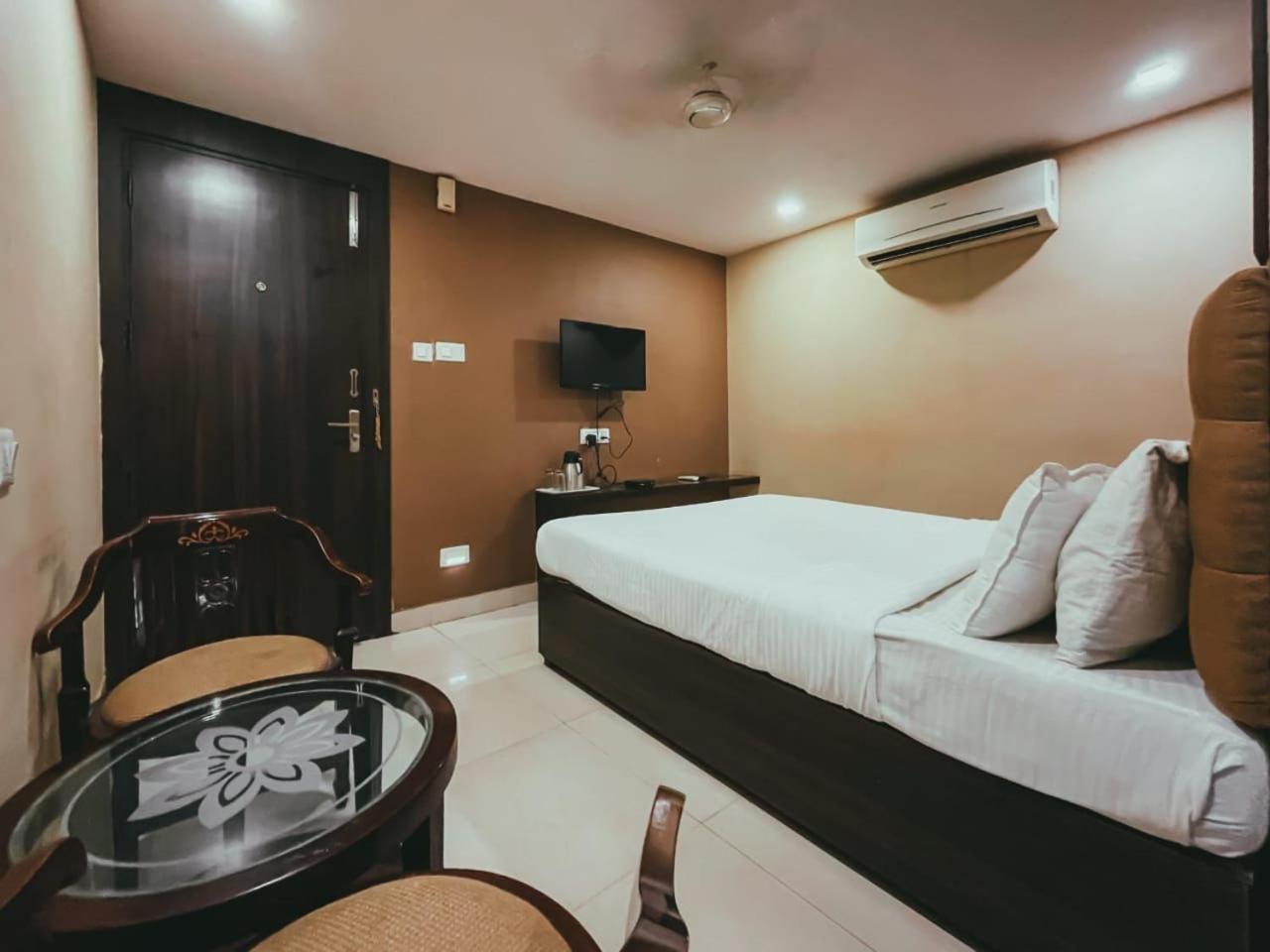 Hotel S L E Residency Варанасі Екстер'єр фото