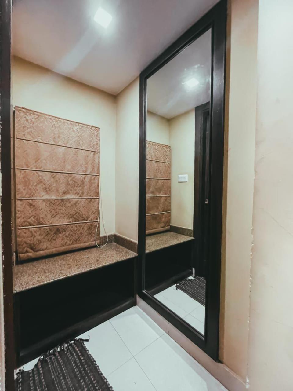 Hotel S L E Residency Варанасі Екстер'єр фото