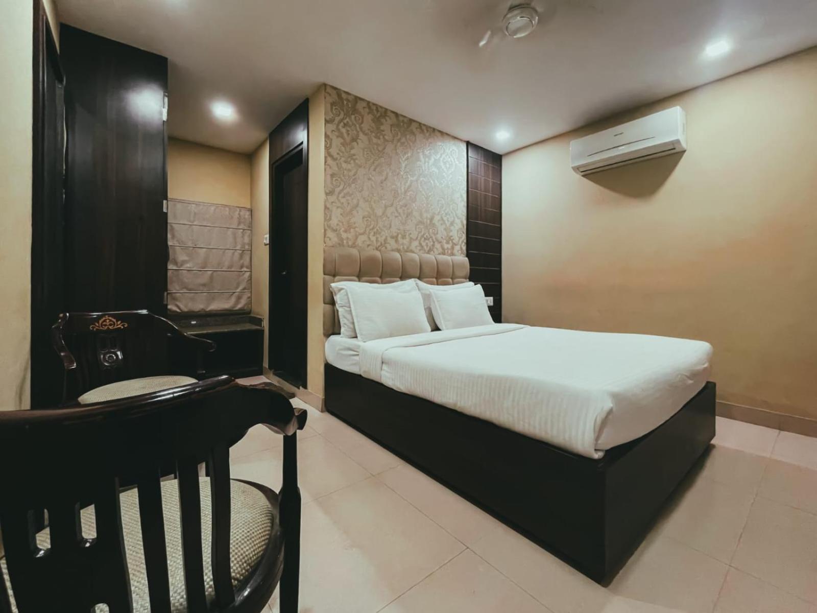 Hotel S L E Residency Варанасі Екстер'єр фото