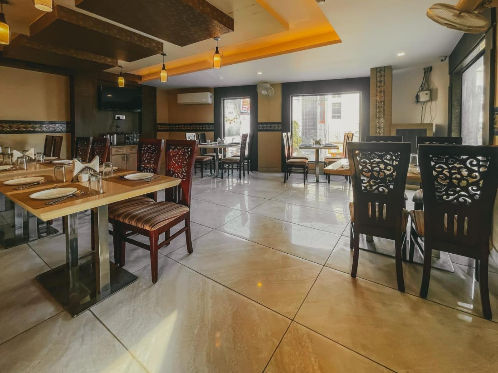 Hotel S L E Residency Варанасі Екстер'єр фото