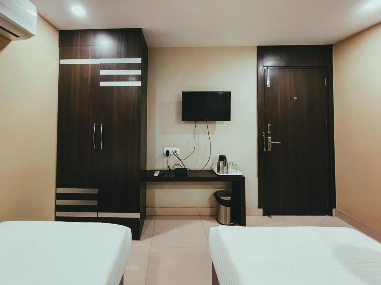 Hotel S L E Residency Варанасі Екстер'єр фото