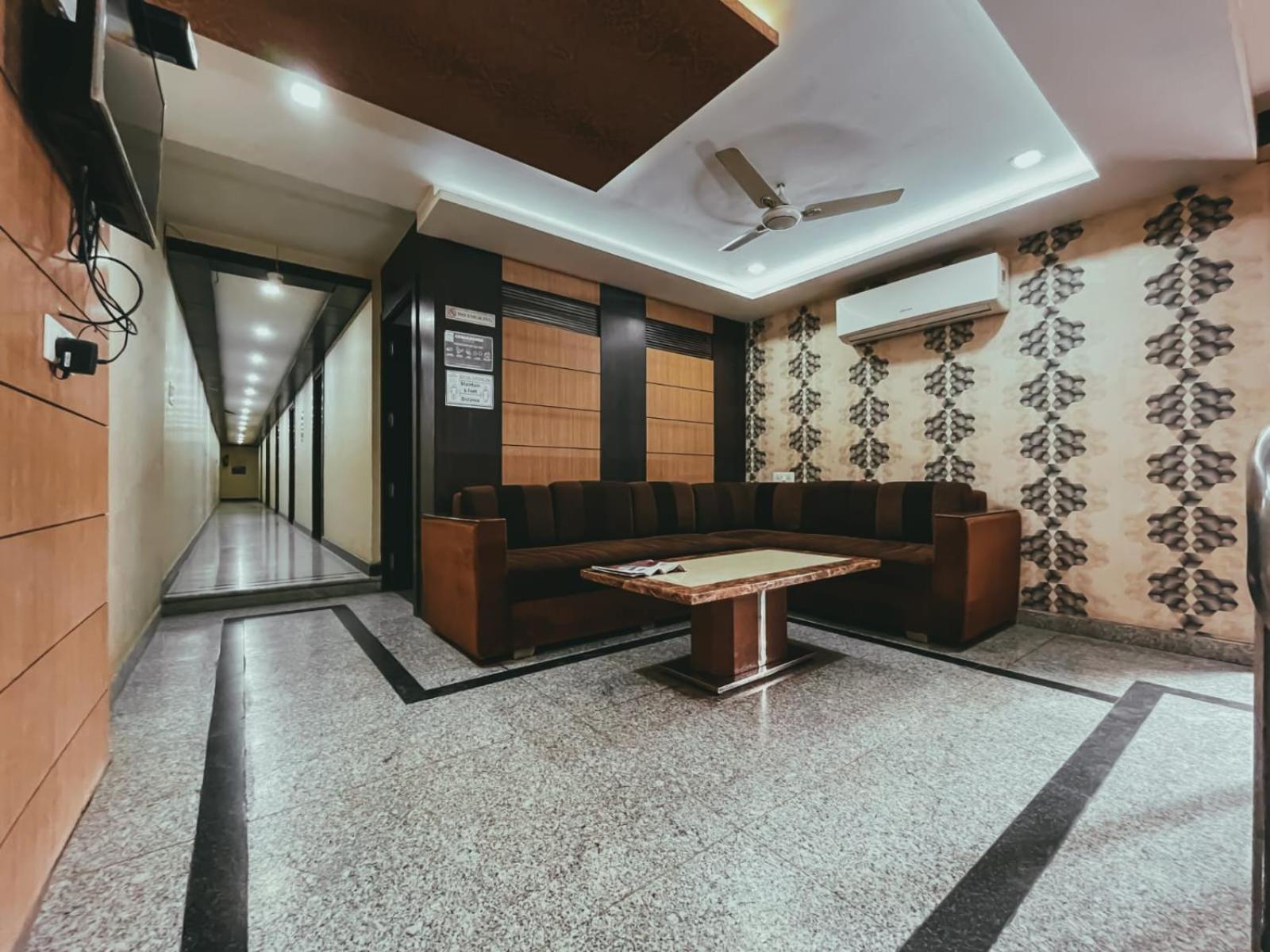 Hotel S L E Residency Варанасі Екстер'єр фото