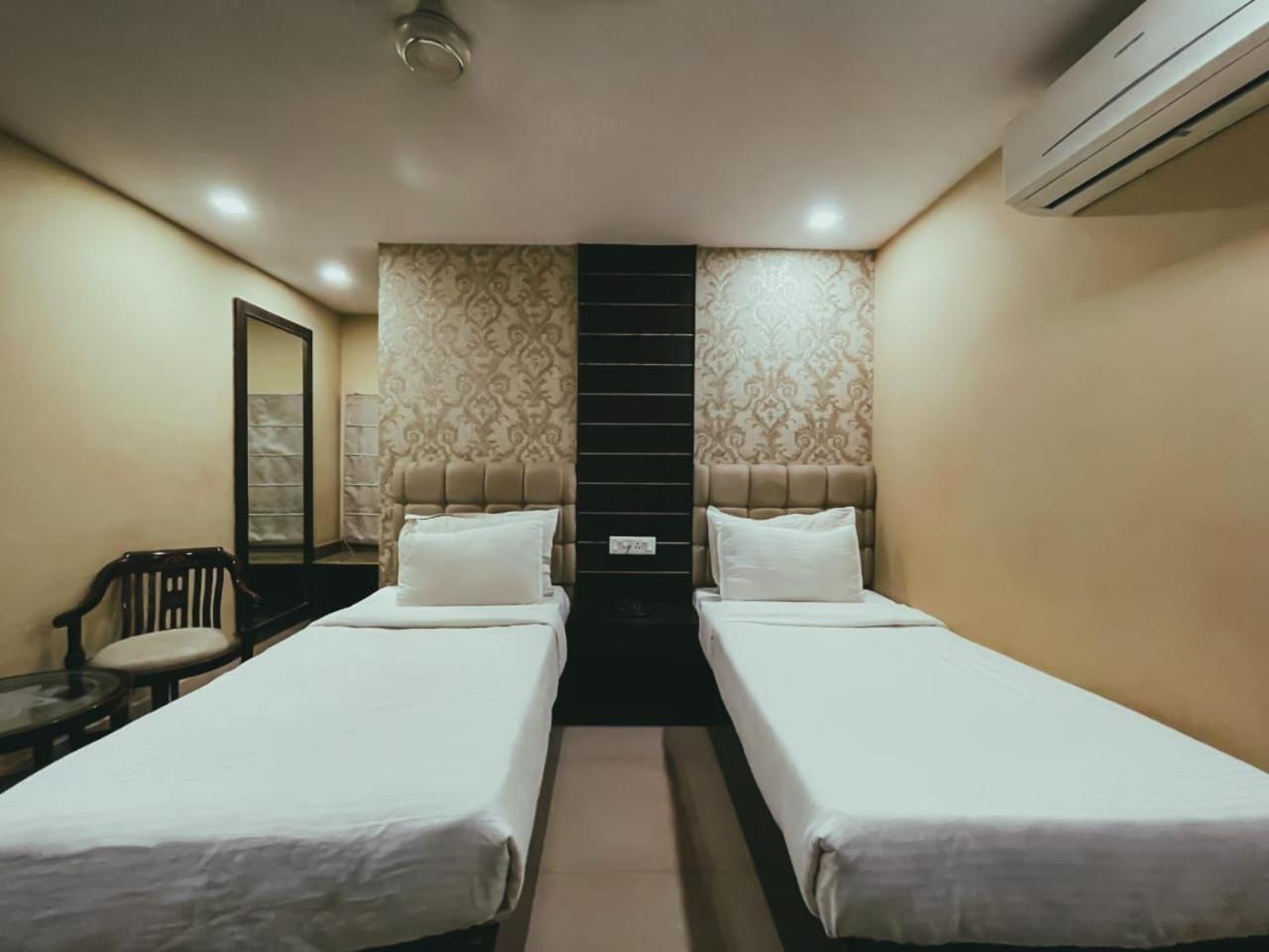 Hotel S L E Residency Варанасі Екстер'єр фото