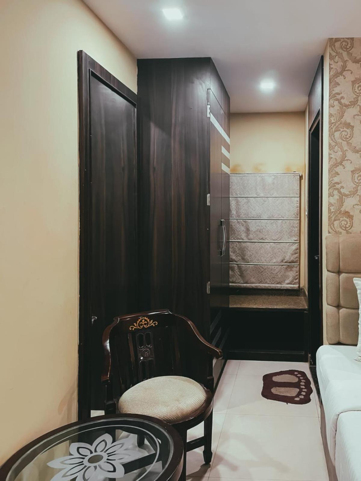 Hotel S L E Residency Варанасі Екстер'єр фото