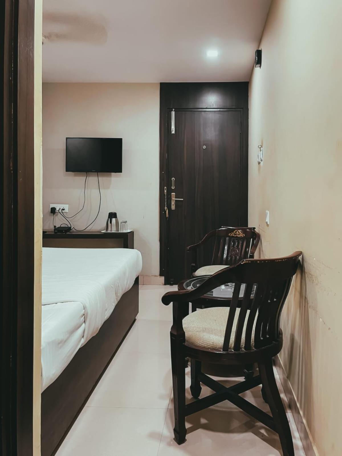 Hotel S L E Residency Варанасі Екстер'єр фото