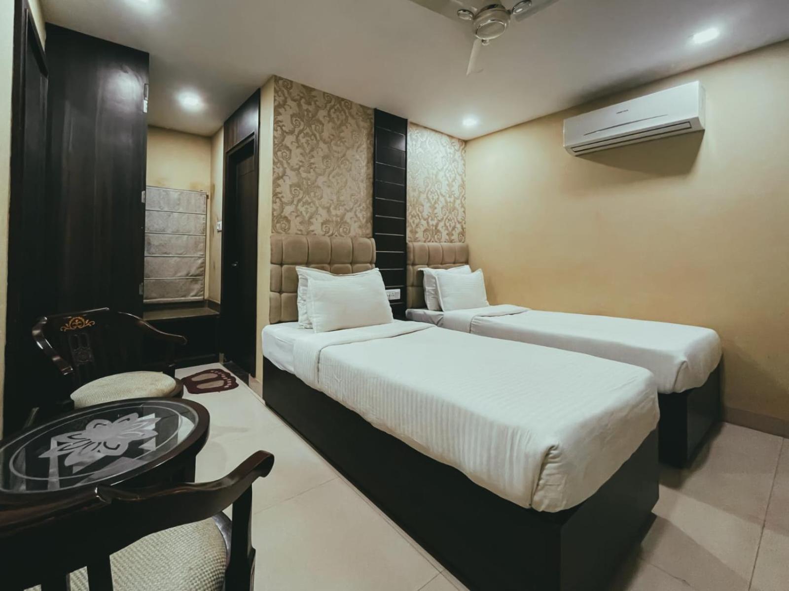 Hotel S L E Residency Варанасі Екстер'єр фото