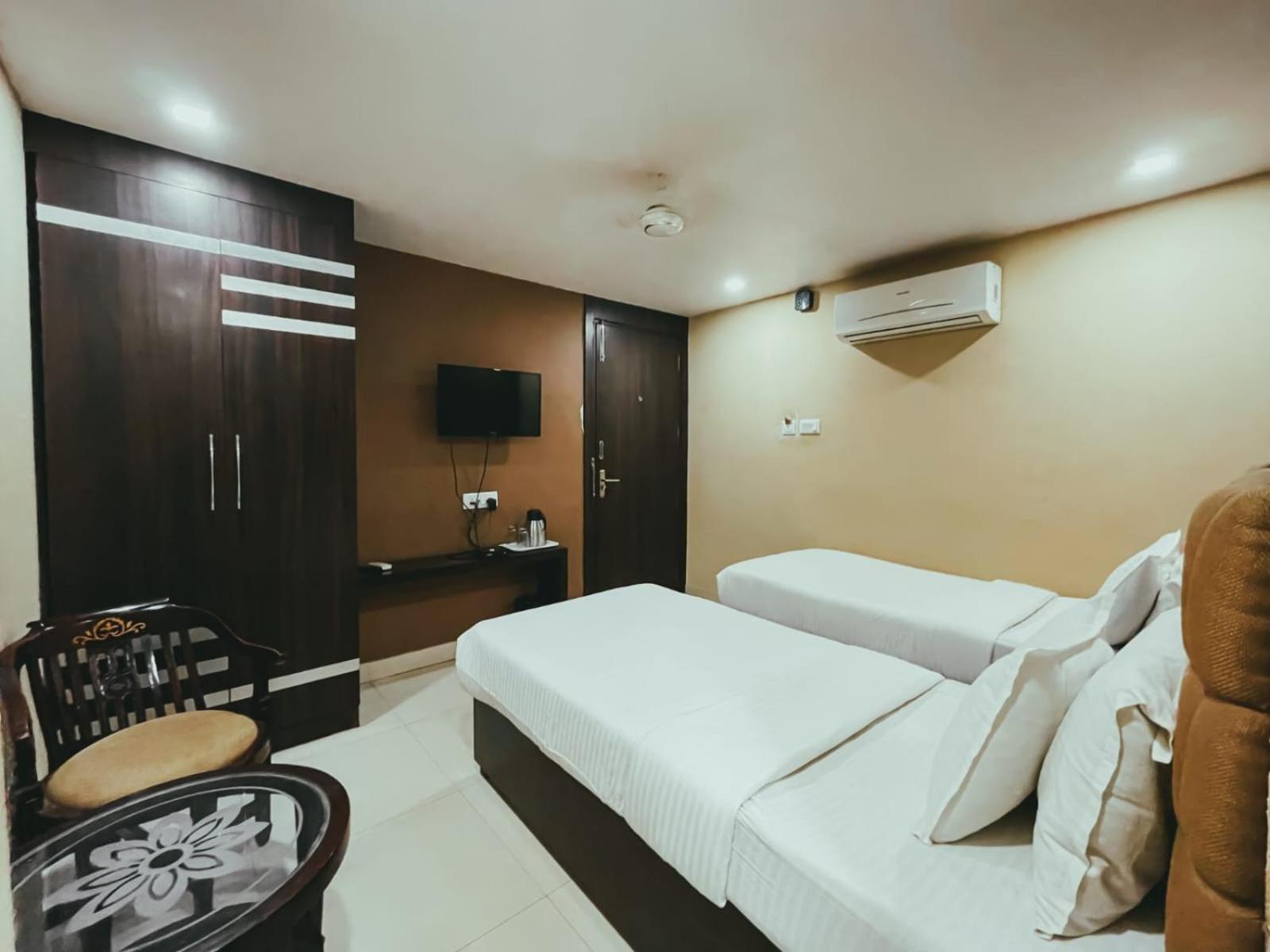Hotel S L E Residency Варанасі Екстер'єр фото