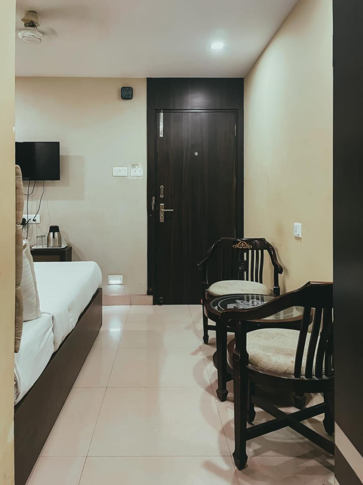 Hotel S L E Residency Варанасі Екстер'єр фото