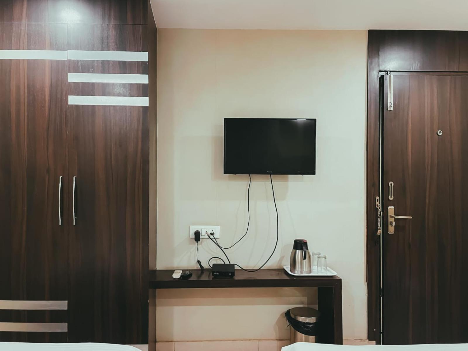 Hotel S L E Residency Варанасі Екстер'єр фото