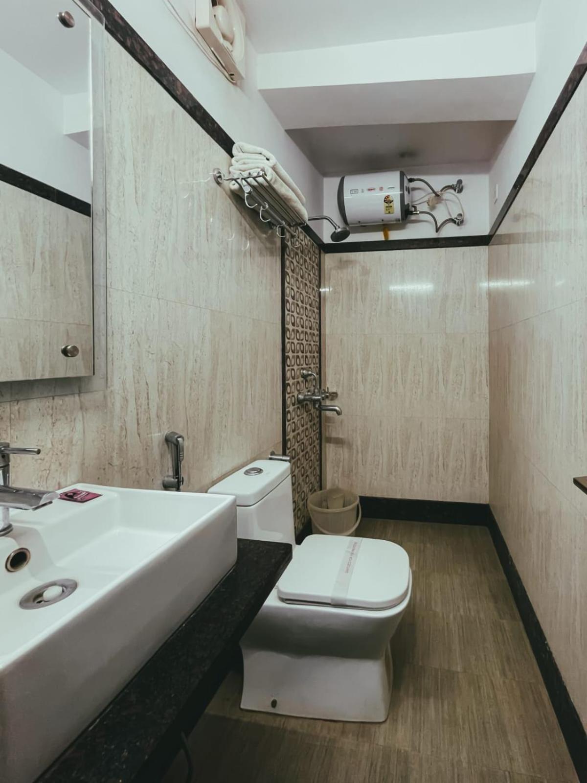 Hotel S L E Residency Варанасі Екстер'єр фото