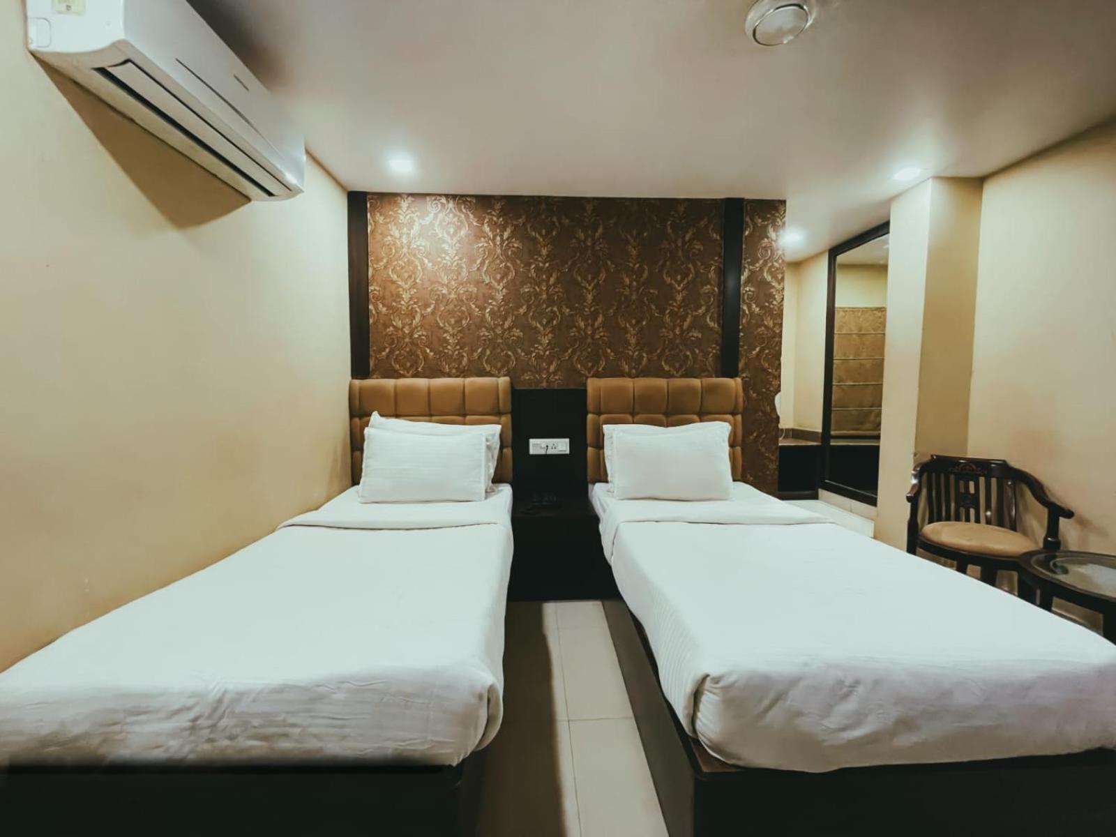 Hotel S L E Residency Варанасі Екстер'єр фото