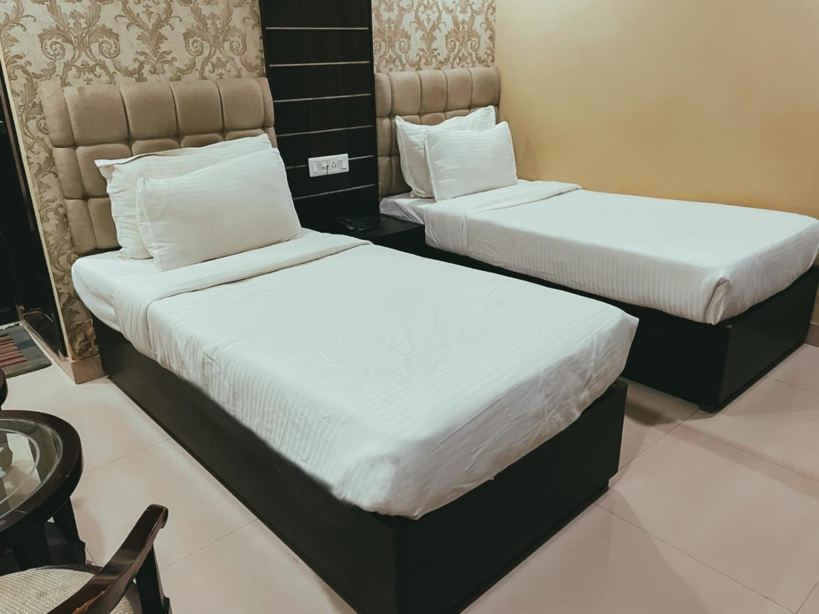 Hotel S L E Residency Варанасі Екстер'єр фото