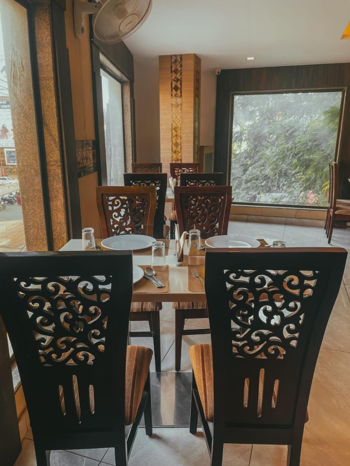 Hotel S L E Residency Варанасі Екстер'єр фото