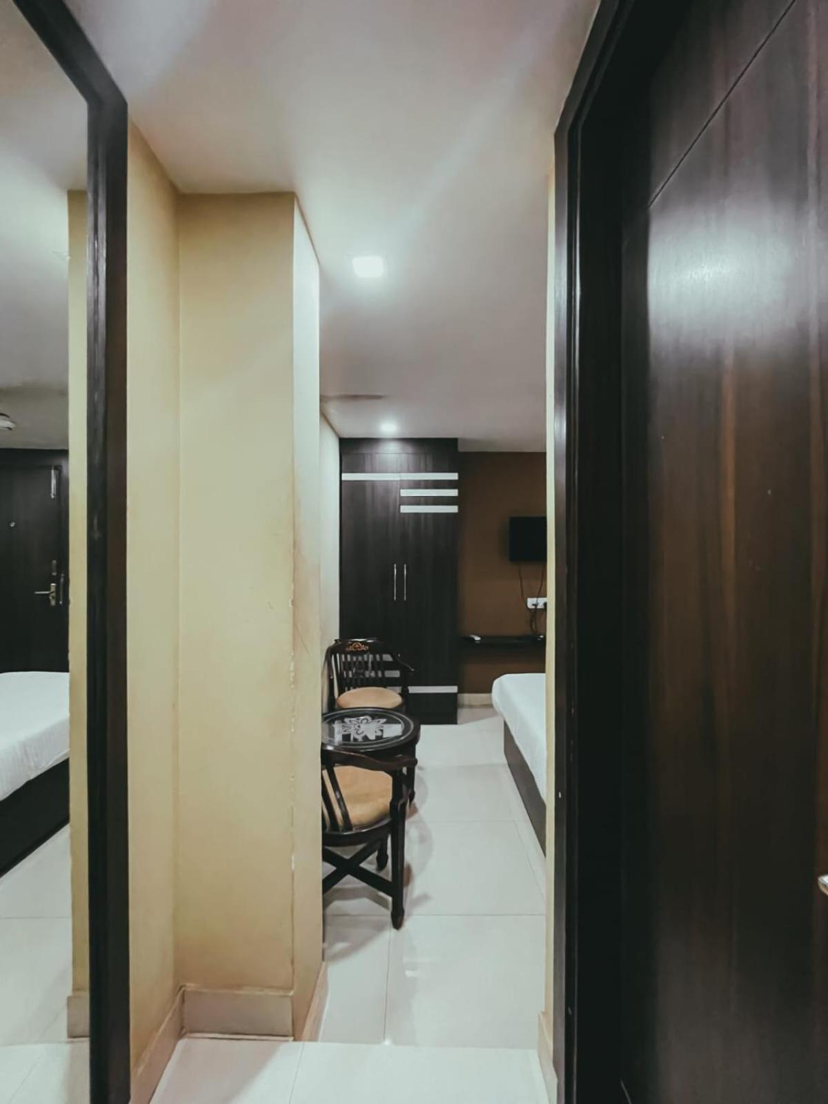 Hotel S L E Residency Варанасі Екстер'єр фото