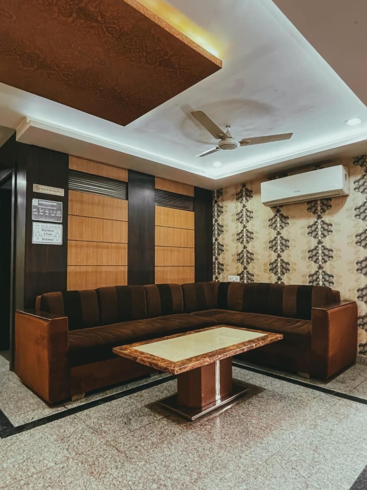 Hotel S L E Residency Варанасі Екстер'єр фото