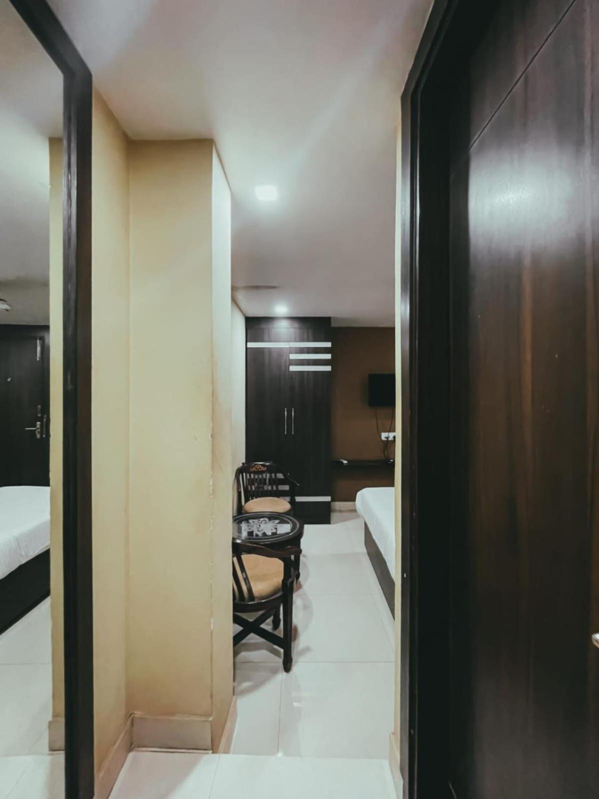Hotel S L E Residency Варанасі Екстер'єр фото