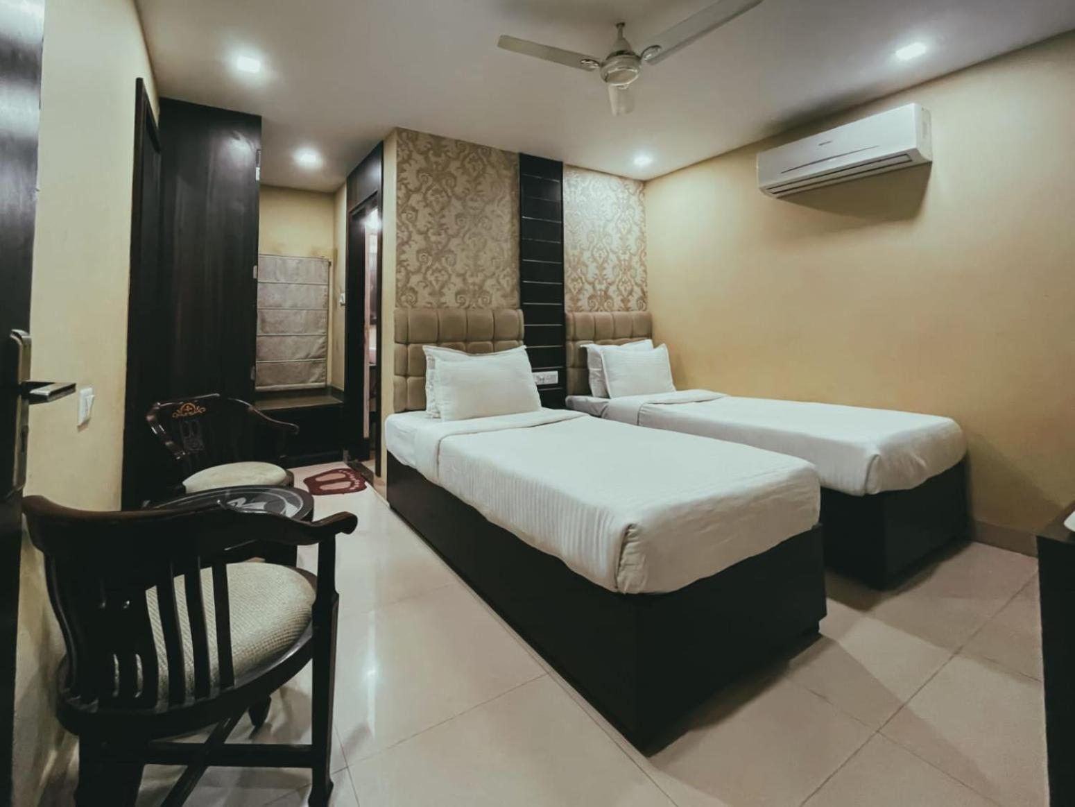 Hotel S L E Residency Варанасі Екстер'єр фото